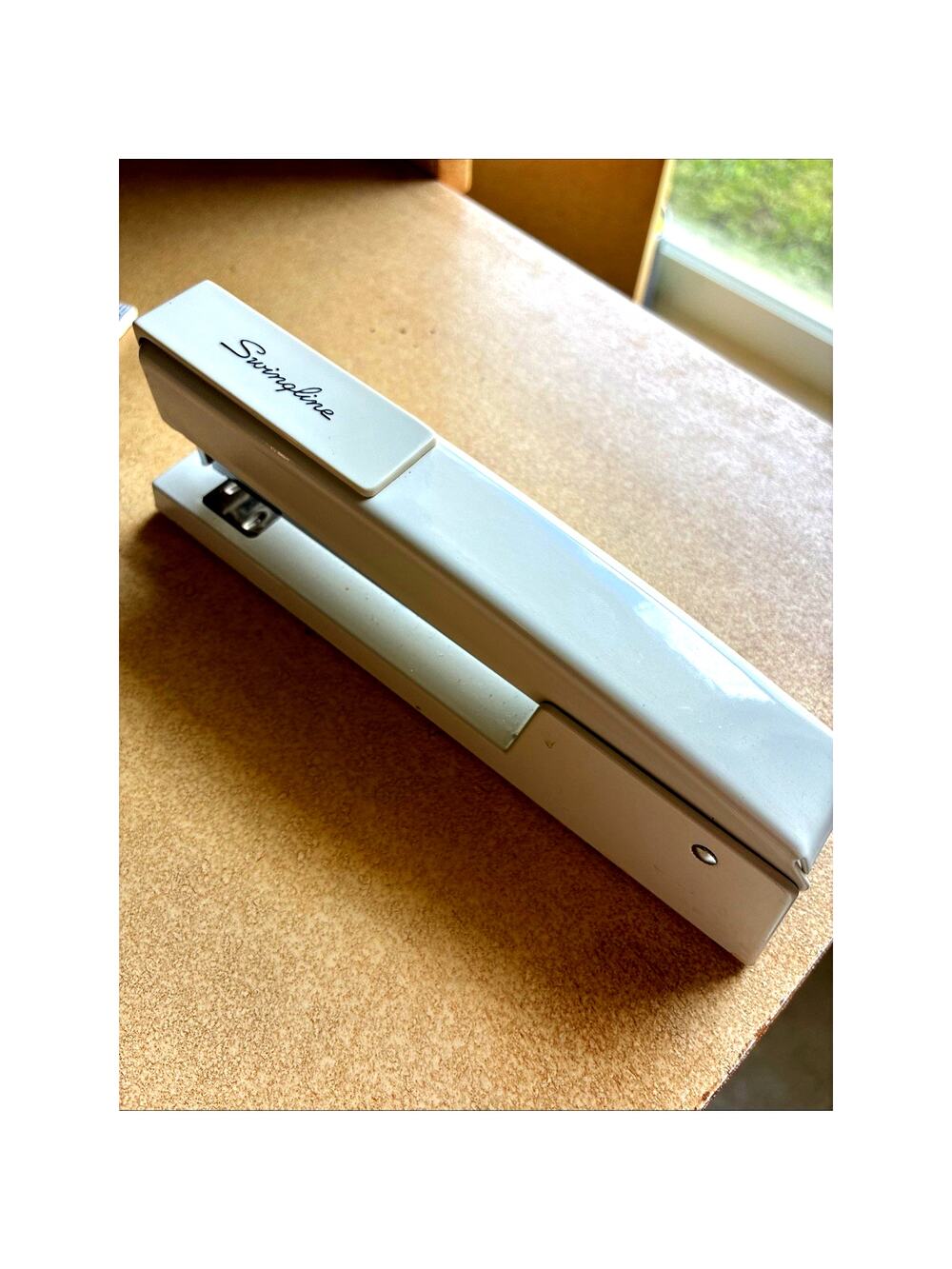 Vintage Swingline 747 Desk Top Stapler Metal Fastener White Beige Heavy Sturdy